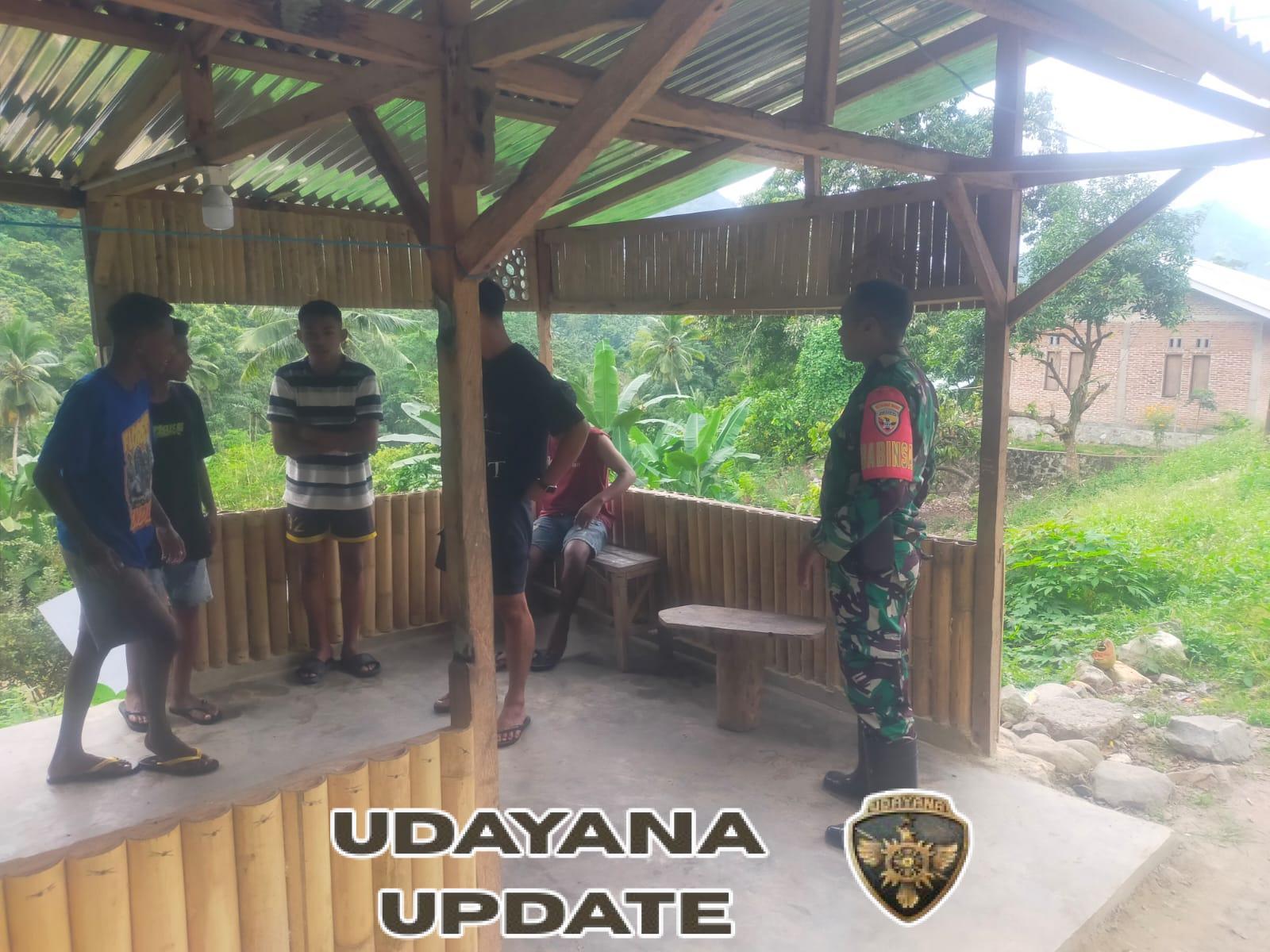 Komsos Humanis Babinsa di Desa Wonda, TNI Dekat dengan Rakyat