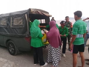 Babinsa Ende Kawal Pasar Murah, Dorong Stabilitas Harga Kebutuhan Pokok