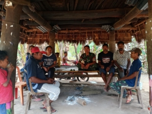 Babinsa Kafakbeka Jalin Komsos dengan Tokoh Pemuda Perkuat Kamtibmas