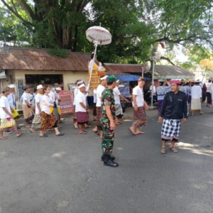 Babinsa dan Pecalang Tegal Tugu Amankan Rangkaian Upacara Upadesa Jelang Pelebon