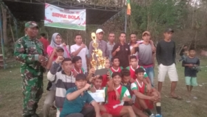 ‎Babinsa Telaga Hadiri dan Pantau Turnamen Sepak Bola Mini Antar RT di Desa Telaga