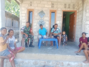 Tingkatkan Kepedulian Lingkungan, Babinsa Laksanakan Anjangsana di Desa Oekopa