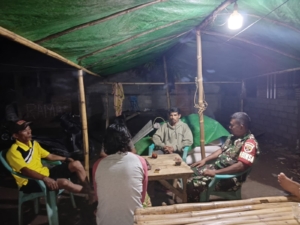 Babinsa Koramil 1614-03/Hu’u Imbau Warga Tingkatkan Ronda Malam