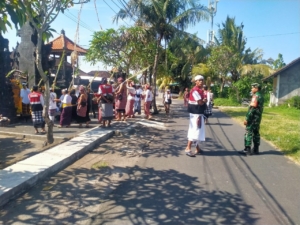 Dukung Kelestarian Tradisi, Adat Dan Budaya, Serka Gede Adiasa Kawal Dan Amankan Upacara Nyenuk