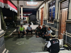 Gencarkan Patroli Malam Gabungan, Upaya Babinsa Selisihan Jaga Kondusifitas Wilayah Dan Bangun Sinergitas