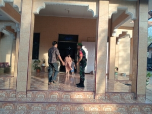 Koramil 1627-01/Baa Laksanakan Pengamanan Ibadah Minggu di Gereja Efata Lekione