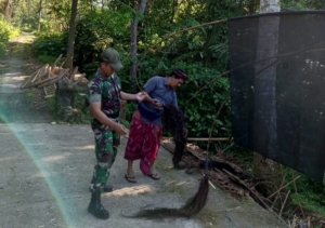 Babinsa Desa Buruan Dukung Kelancaran Upacara Adat Ngenteg Linggih di Pura Desa dan Pura Puseh
