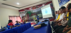 Babinsa 1623-05/Manggis apresiasi kegiatan KKN Mahasiswa Unud ke XXXI tahun 2025 di Desa Nyuhtebel.