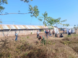 Babinsa Koramil 1628-01/Taliwang Ajak Warga Gotong Royong Sambut Festival Balona Festari