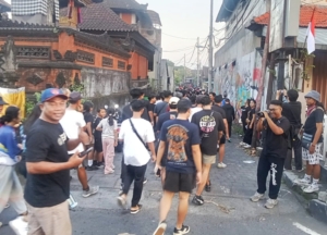 Babinsa Dukung Jalan Santai di Banjar Tenten yang Berlangsung Lancar