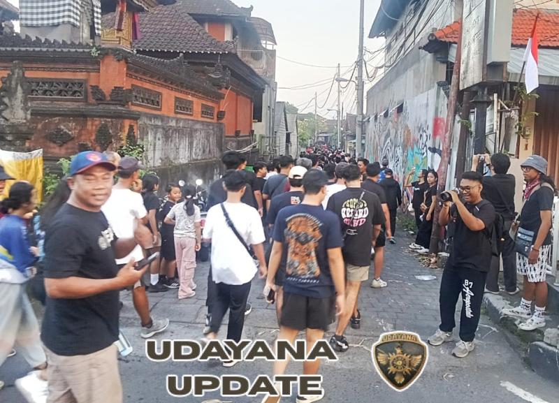 Babinsa Dukung Jalan Santai di Banjar Tenten yang Berlangsung Lancar