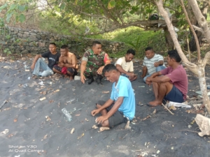 Bangun Komunikasi dan Keamanan, Babinsa Sambangi Warga Nangamboa