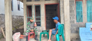 Pemantauan Situasi dan Komsos Babinsa di Desa Demulaka Dorong Kemanunggalan TNI-Rakyat