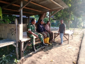 Babinsa Laksanakan Monitoring dan Pengamanan Wilayah di Desa Wajakea Jaya