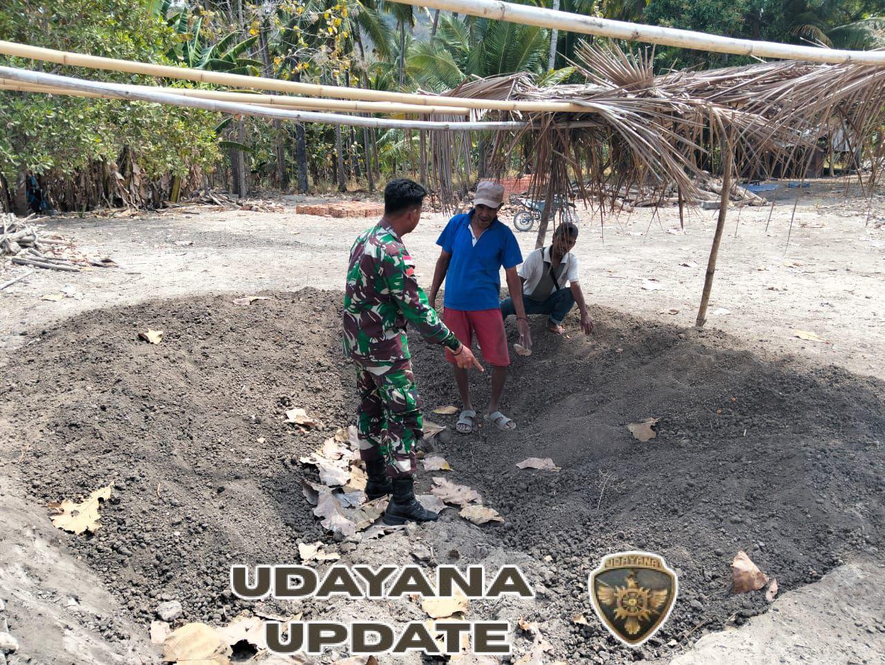 Perkuat Kemanunggalan, Babinsa Desa Nule Ikut Bantu Pembuatan Batu Bata