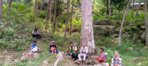 Dekatkan Diri dengan Masyarakat, Babinsa Laksanakan Komsos di Bokasape Timur