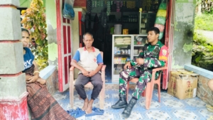 Monitoring Wilayah, Babinsa Koramil 1602-03 Detusoko Himbau Warga Jaga Kesehatan