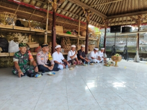 Sinergi Babinsa dan Bhabinkamtibmas Kawal Penetapan Bendesa Adat Temesi