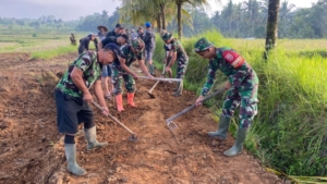 Dukung Kelancaran Distribusi Hasil Pertanian, Kodim 1626/Bangli Perbaiki Jalan Usaha Tani