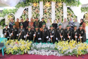Upacara Sangkur Pora Meriahkan Pernikahan Prajurit Korem 162/WB di Kabupaten Bima
