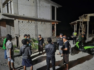 Cek Administrasi Duktang, Babinsa  Kutampi Kaler Bersinergi Gelar Sidak