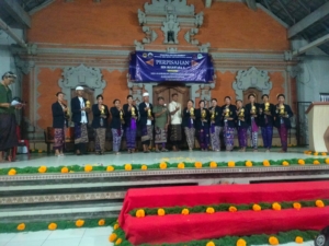 Babinsa dan Bhabinkamtibmas Dampingi Acara Syukuran Perpisahan KKN di Balai Banjar Angkling