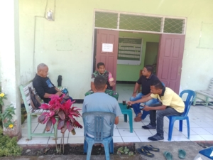 Cegah Gangguan Kamtibmas, Babinsa Detusoko Lakukan Pemantauan di Wilayah Binaan