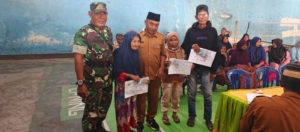 ‎Babinsa Desa Motong Dampingi Penyaluran BLT DD Agar Lancar dan Tepat Sasaran