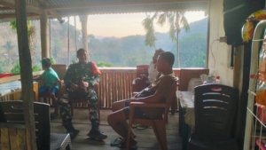 Kehadiran Babinsa di Desa Detuara Dapat Apresiasi dari Warga