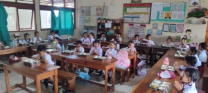 Babinsa Desa Keramas Berperan Penting Sukseskan Satuan Pelayanan Pemenuhan Gizi (SPPG)