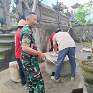 Wujud Kebersamaan, Babinsa Tegal Tugu Hadiri dan Ikut Karya Bakti Pembuatan Biopori