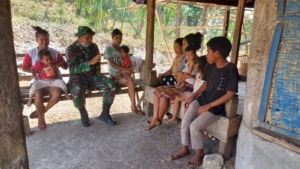 Babinsa Katikutana Ajak Ibu Menyusui Jaga Kebersihan dan Ikut Posyandu