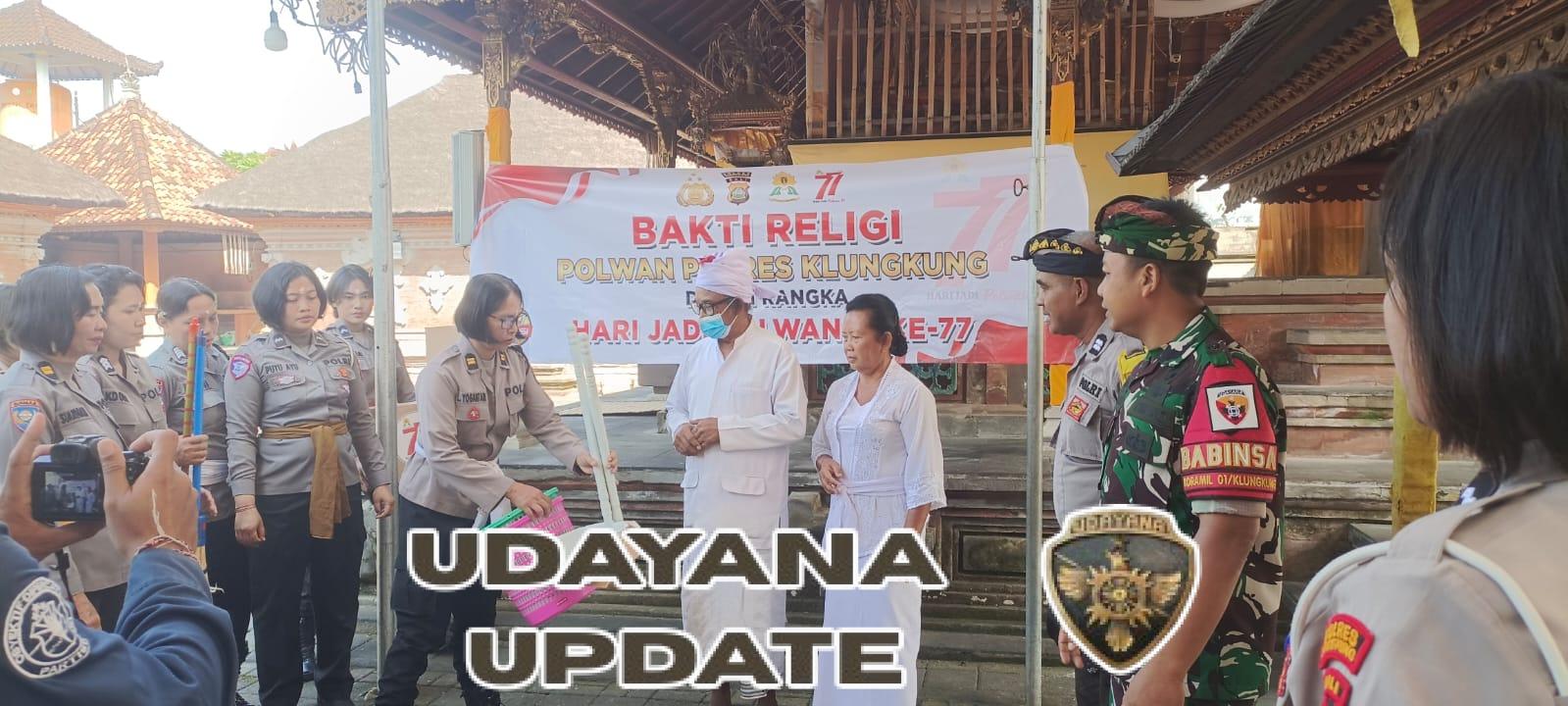 Sambangi Pura Dasar Buana Gelgel, Polwan Polres Klungkung Didampingi babinsa Dan Bhabinkamtibmas Gelgel