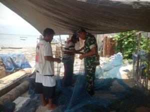 Babinsa Pandai Ajak Nelayan Waspadai Cuaca Saat Melaut