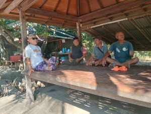 Babinsa Les dan Bhabinkamtibmas melaksanakan komunikasi Sosial untuk mendengarkan aspirasi serta Kebutuhan desa adat