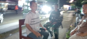 Babinsa Koramil 1628-01/Taliwang Rutin Gelar Patroli Malam Bersama Warga