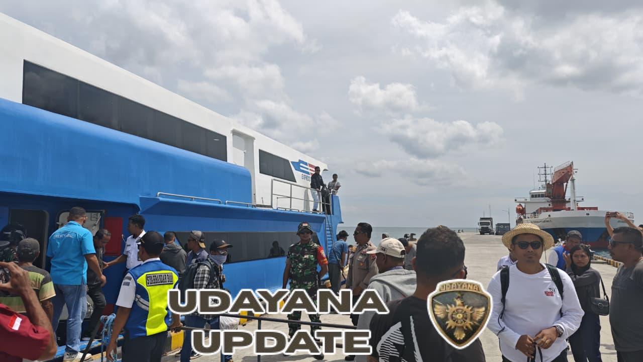 Babinsa Koramil 1627-01/Baa Laksanakan Pemantauan Kedatangan Kapal di Pelabuhan Ba’a