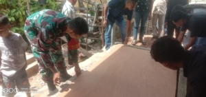 Babinsa Koramil 1627-01/Ba’a Hadiri Prosesi Pemakaman Warga di Desa Sanggaoen