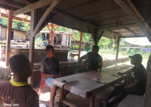 Babinsa Praka Ramdani Utomo Gencarkan Monitoring dan Pengamanan Wilayah di Maurole