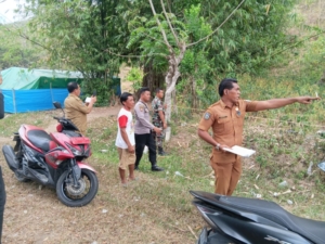 Babinsa Koptu Fahrurrozi Dampingi Pengukuran Batas Tanah di Kelurahan Sampir