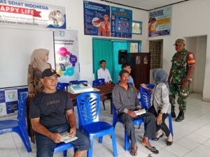 Babinsa Aktif Jaga Keamanan dan Kesehatan Masyarakat di Kelurahan Kotaratu