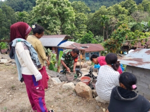 TNI-AD Gelar Pamwil dan Karya Bakti di Wilayah Binaan Desa Wolokaro, Ende