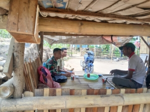 Dekatkan Diri dengan Warga, Babinsa Ende Gelar Komsos dan Monitoring Wilayah