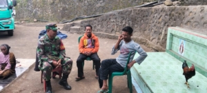 Babinsa Ende Ajak Masyarakat Jaga Kamtibmas dan Keselamatan Berkendara