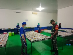 Babinsa Koramil Rasanae Solid Dampingi Pendistribusian Makan Bergizi Gratis di Kota Bima