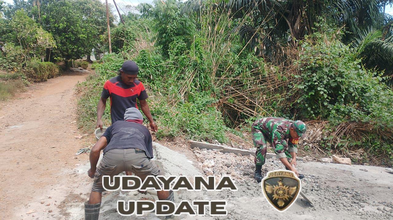 Gotong Royong Babinsa dan Warga Wujudkan Akses Jalan Desa Alila Selatan