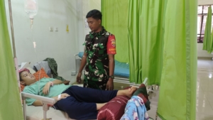 Babinsa Koramil 1627-01/Ba’a Donor Darah Bantu Pasien di RSUD Ba’a