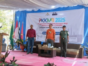 Kasdim 1607/Sumbawa Sampaikan Materi Bela Negara pada PKKMB AKOM Tahun Akademik 2025–2026
