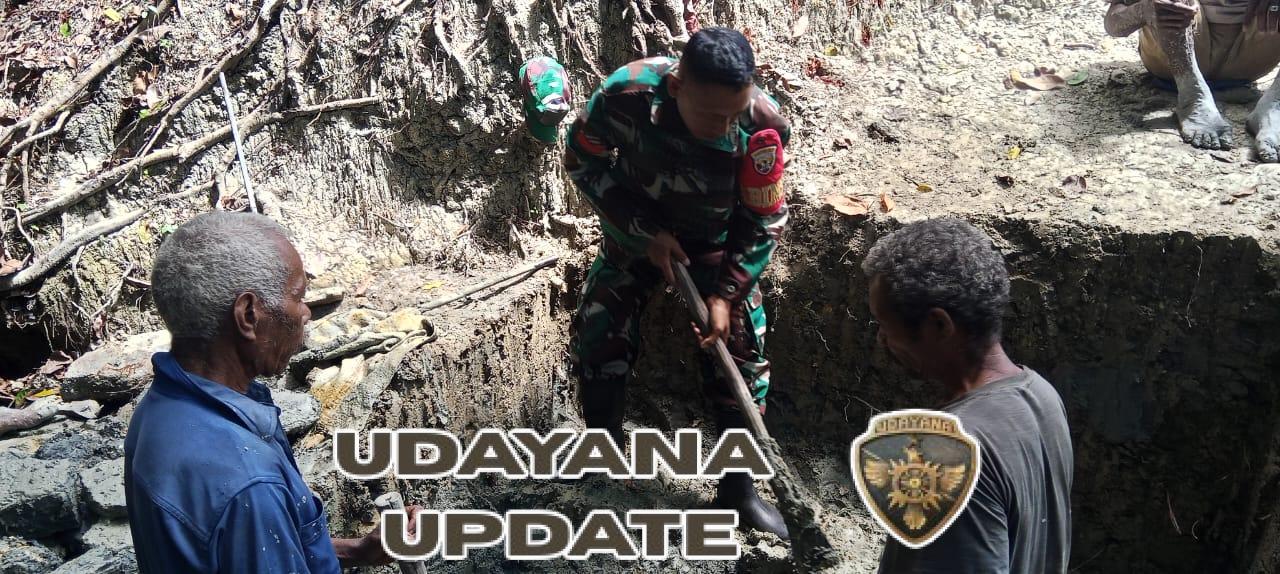 Mengatasi Kesulitan Masyarakat, Babinsa Gotong Royong Gali Sumur Secara Manual