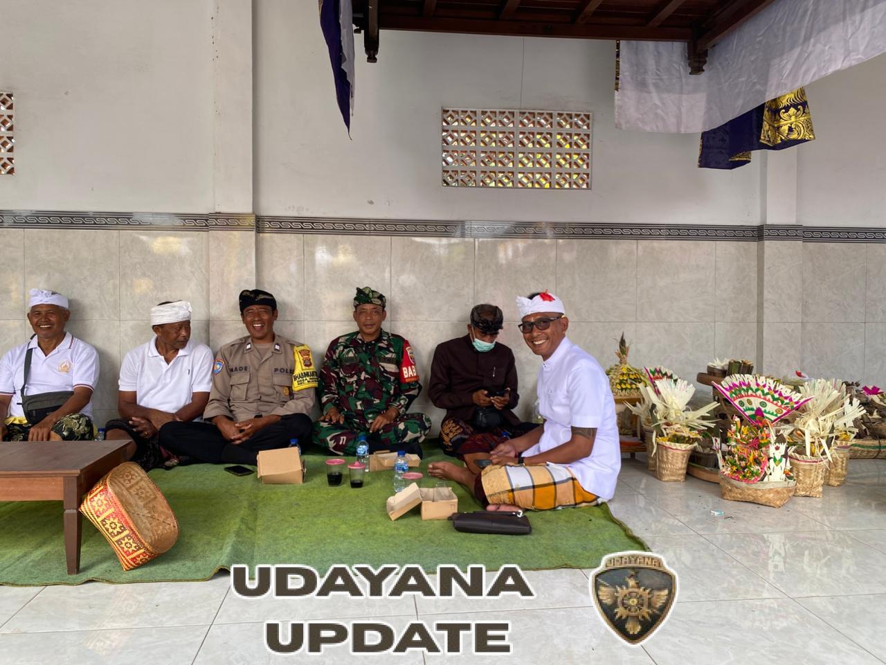 Babinsa Medahan Hadiri Upacara Melaspas Gelung Kori dan Candi Bentar di Pura Dalem Peling